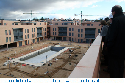 Imagen de la urbanización desde la terraza de uno de los áticos de alquiler