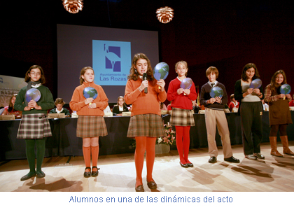 Alumnos en una de las dinámicas del acto