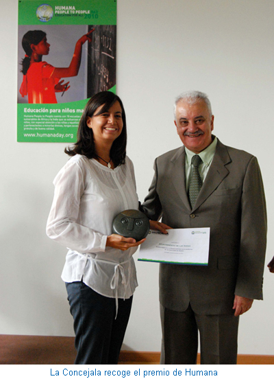 La Concejala recoge el premio de Humana