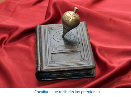 Escultura que recibirán los premiados