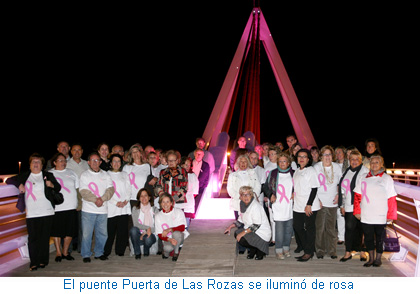 El Puente Puerta de Las Rozas se iluminó de rosa