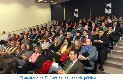 El auditorio de El Cantizal se llenó de público