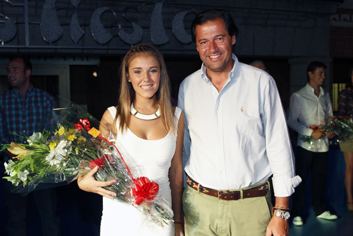 El alcalde con la reina juvenil