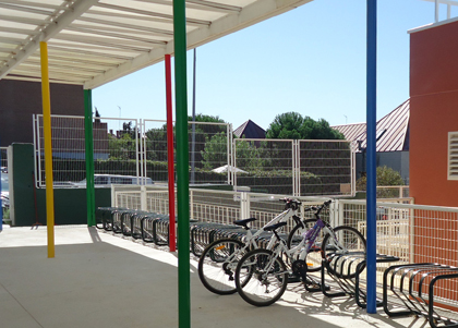 Aparcabicicletas en el colegio El Cantizal