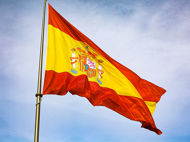 Cuatro nuevas banderas de España de gran tamaño en los accesos a las urbanizaciones y a Las Matas