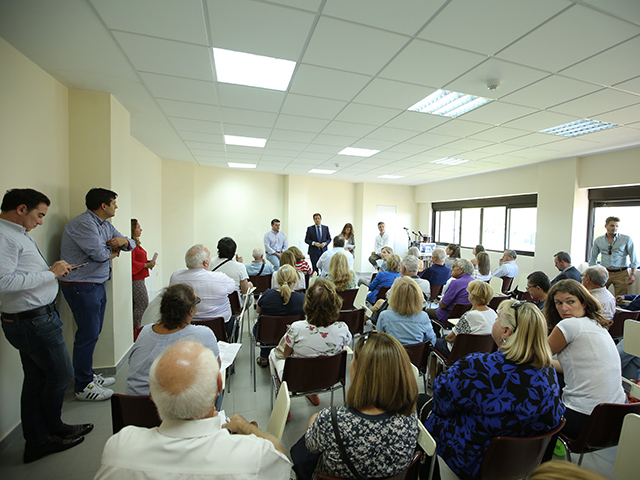 De la Uz se reunió con vecinos de la urbanización Club de Golf dentro del programa “De vecino a vecino”