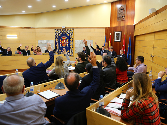 El Pleno Municipal aprueba la bajada de impuestos