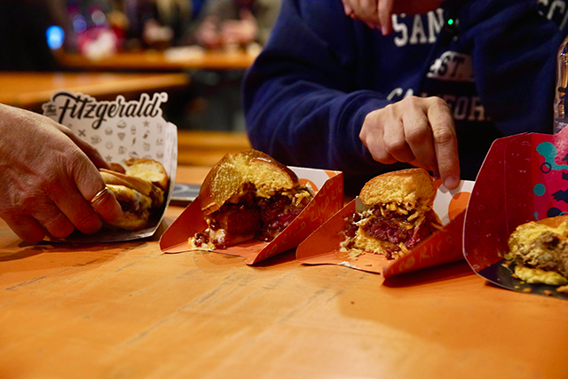 The Champions Burger dona 8.000 euros recaudados en Las Rozas