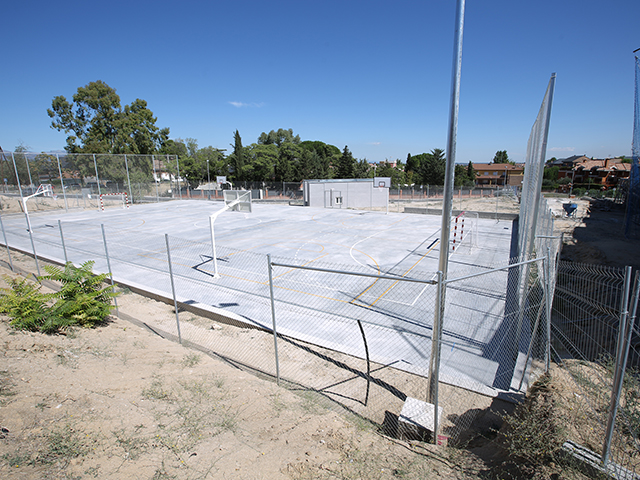 Abierta al público la nueva pista polideportiva Santa María en La Marazuela