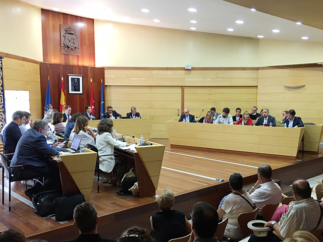 El Pleno aprueba los precios públicos para las nuevas rutas escolares al IES Carmen Conde y J. Gª Nieto