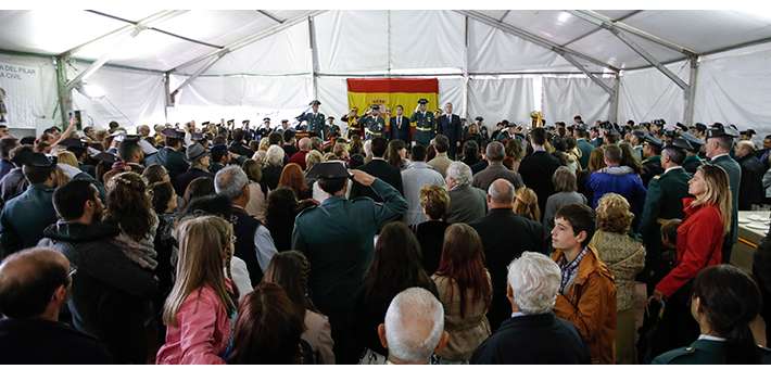 De la Uz entregó condecoraciones y diplomas en los actos del Día de la Hispanidad en el Acuartelamiento de la Guardia Civil