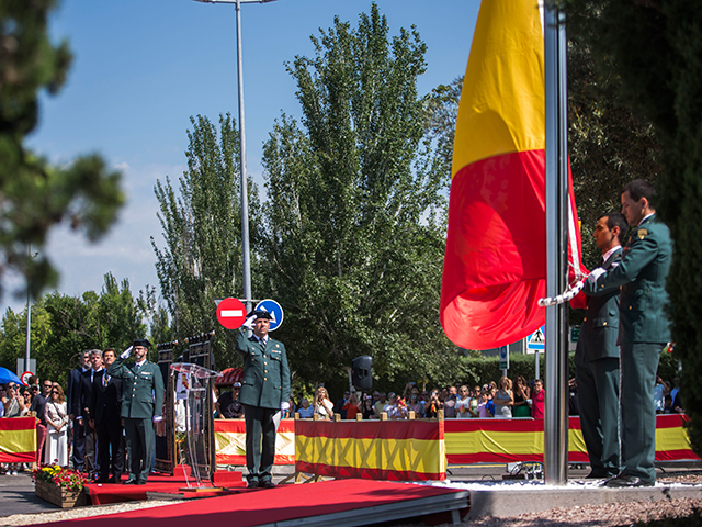 Las Rozas recuerda a las Víctimas del Terrorismo con el izado de una bandera española porque es “una obligación moral y un honor”
