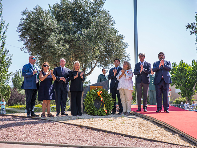 Las Rozas recuerda a las Víctimas del Terrorismo con el izado de una bandera española porque es “una obligación moral y un honor”