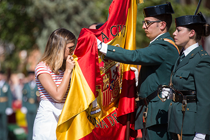 Cerca de 200 personas participaron en la primera jura de bandera organizada fuera de un acuartelamiento