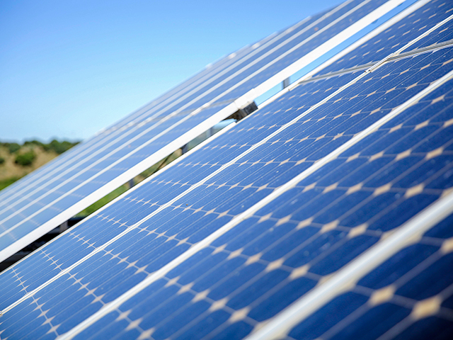 Las Rozas instalará paneles solares en 36 cubiertas de edificios municipales