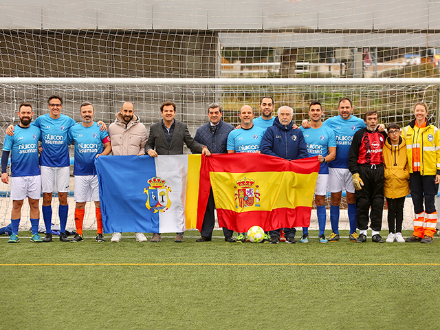 El I Torneo Solidario de Fútbol 7 Sonrisas de Las Rozas se salda con un éxito de recogida de alimentos y juguetes
