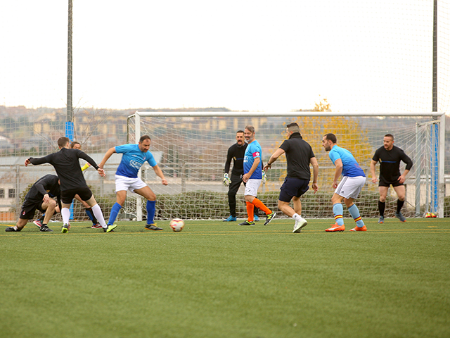 El I Torneo Solidario de Fútbol 7 Sonrisas de Las Rozas se salda con un éxito de recogida de alimentos y juguetes