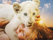 MÍA Y EL LEÓN BLANCO. Cine de verano