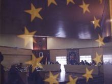 El Pleno aprueba por unanimidad instalar desfibriladores en edificios públicos y extender el camino escolar en el municipio