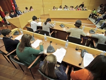 Niños de 10 colegios piden en un Pleno infantil una asignatura de "Lectura", wifi gratuito y talleres anti "bullying"