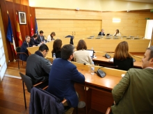 De la Uz anuncia que “traía una nueva rebaja fiscal a todos los roceños para consensuar con la oposición”, que no acude al Pleno 