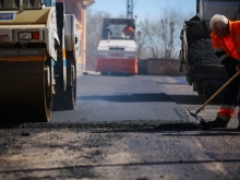 Comienzan los trabajos de asfaltado de la calle Comunidad de Andalucía en El Abajón
