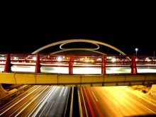 Ya está iluminado el puente de Las Matas sobre la A6