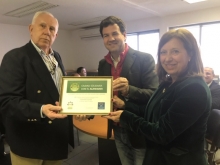 La Asociación de Alzheimer de las Rozas entregó al Ayuntamiento el Certificado de Ayuntamiento Solidario con el Alzheimer