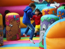 Una gran fiesta dedicada a los niños para reconocer su comportamiento ejemplar durante la pandemia