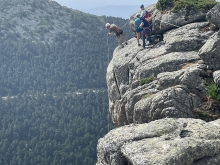 El equipo de Aire Libre refuerza su formación en rescate, evacuación y emergencias en montaña